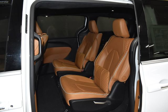 Used 2022 Chrysler Pacifica Pinnacle image 32