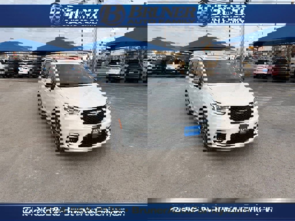 New 2026 Chrysler Pacifica Pinnacle image 3