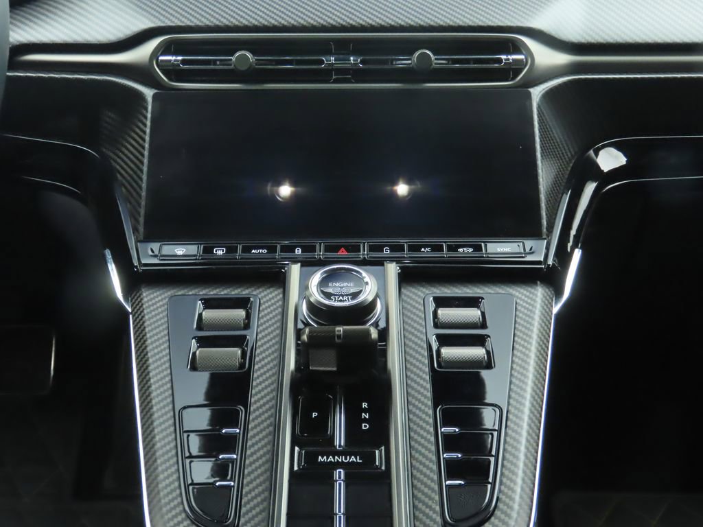 Used 2025 Aston Martin V8 Vantage Coupe image 14