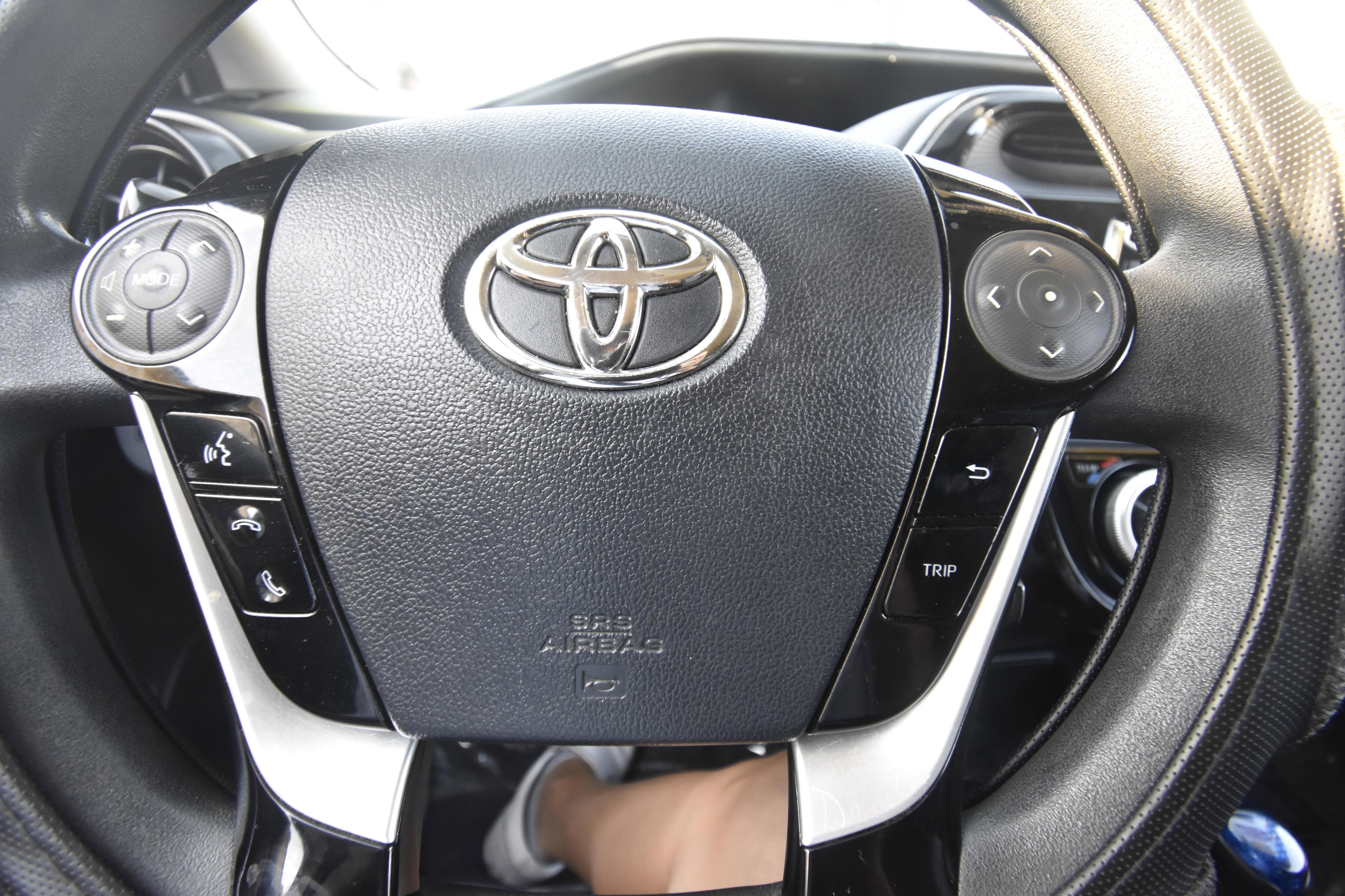 Used 2018 Toyota Prius C Two image 9