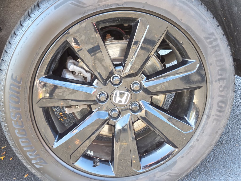 Certified 2025 Honda Pilot Black Edition image 20