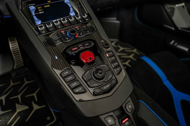 Used 2021 Lamborghini Aventador SVJ AWD/4WD image 21