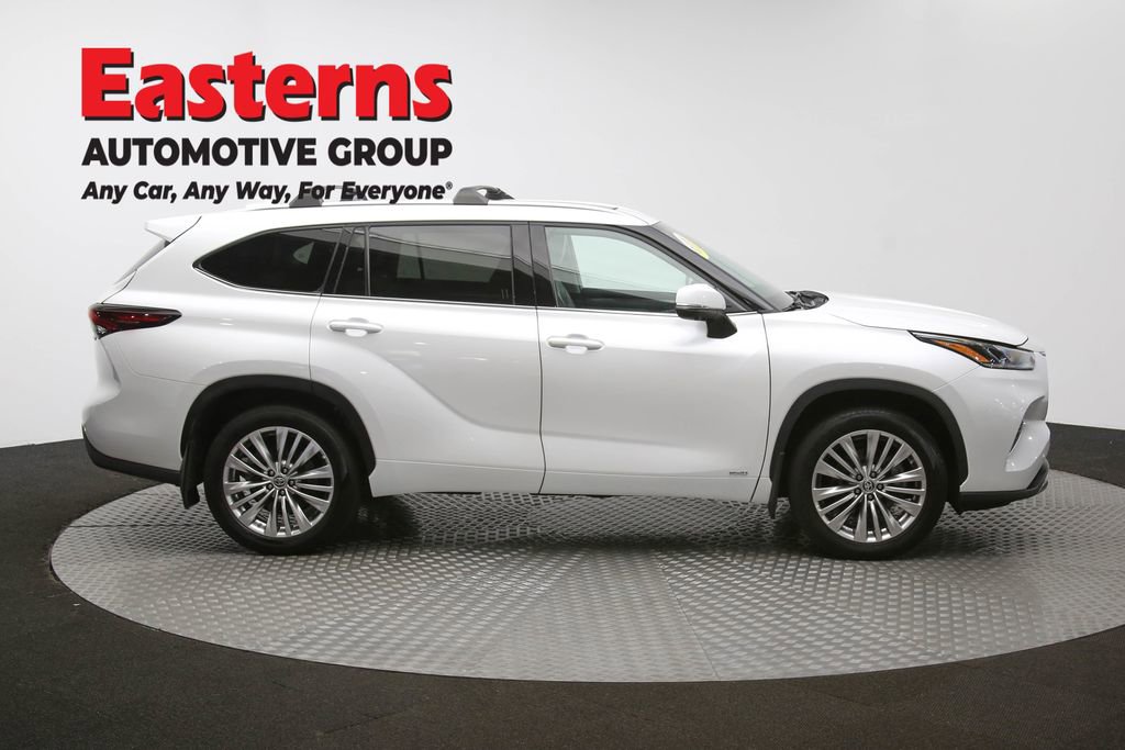 Used 2024 Toyota Highlander Platinum image 4