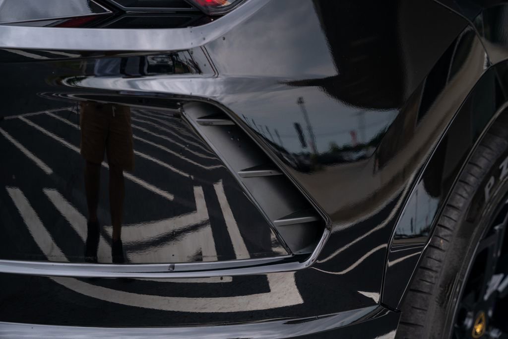 Used 2020 Lamborghini Urus AWD/4WD image 16
