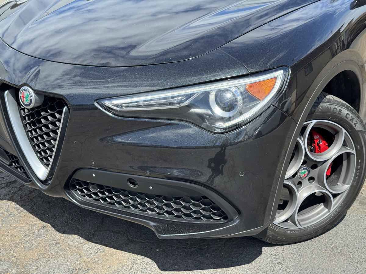 Used 2018 Alfa Romeo Stelvio Ti image 3