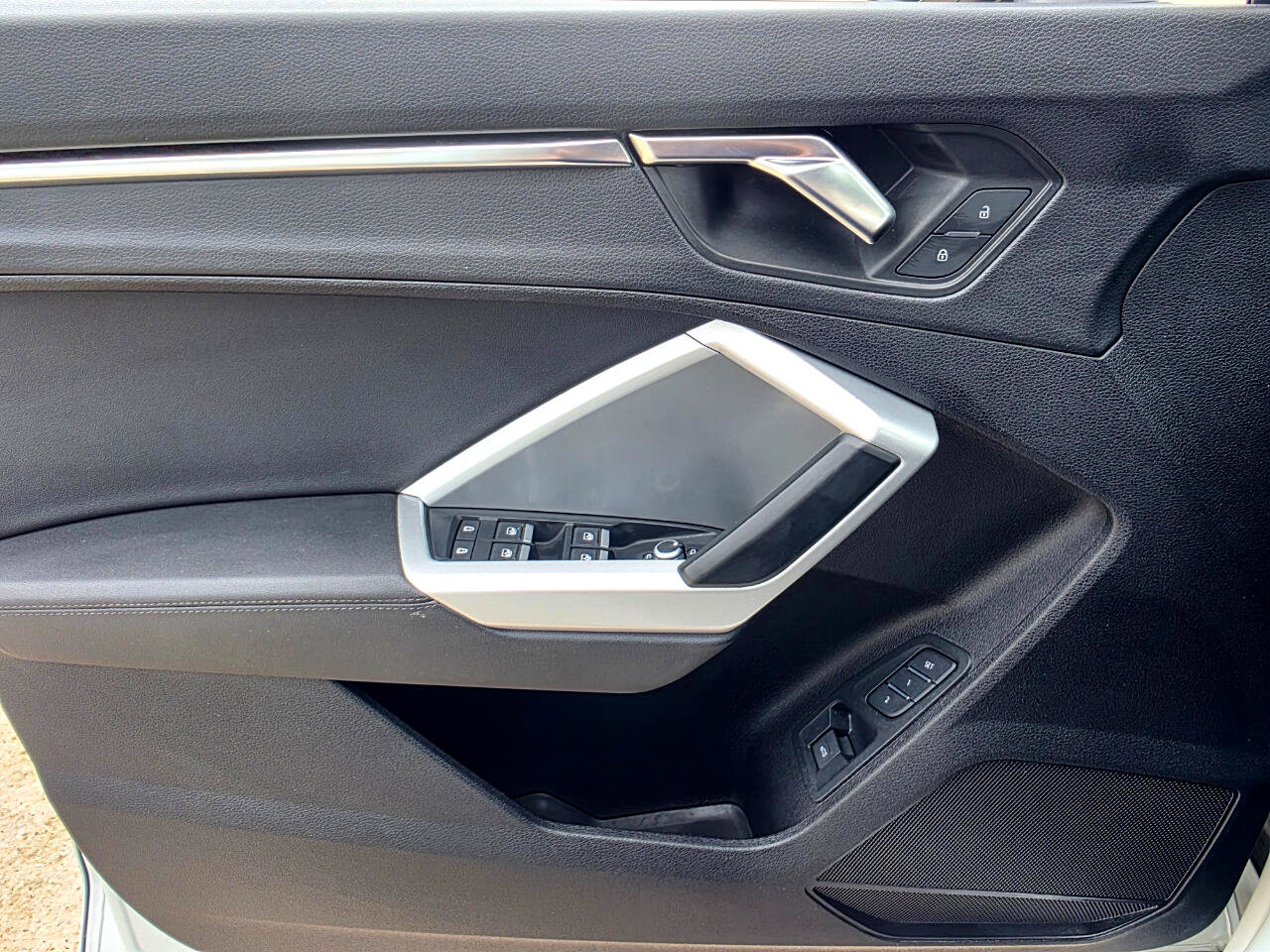 Used 2024 Audi Q3 2.0T Premium image 11