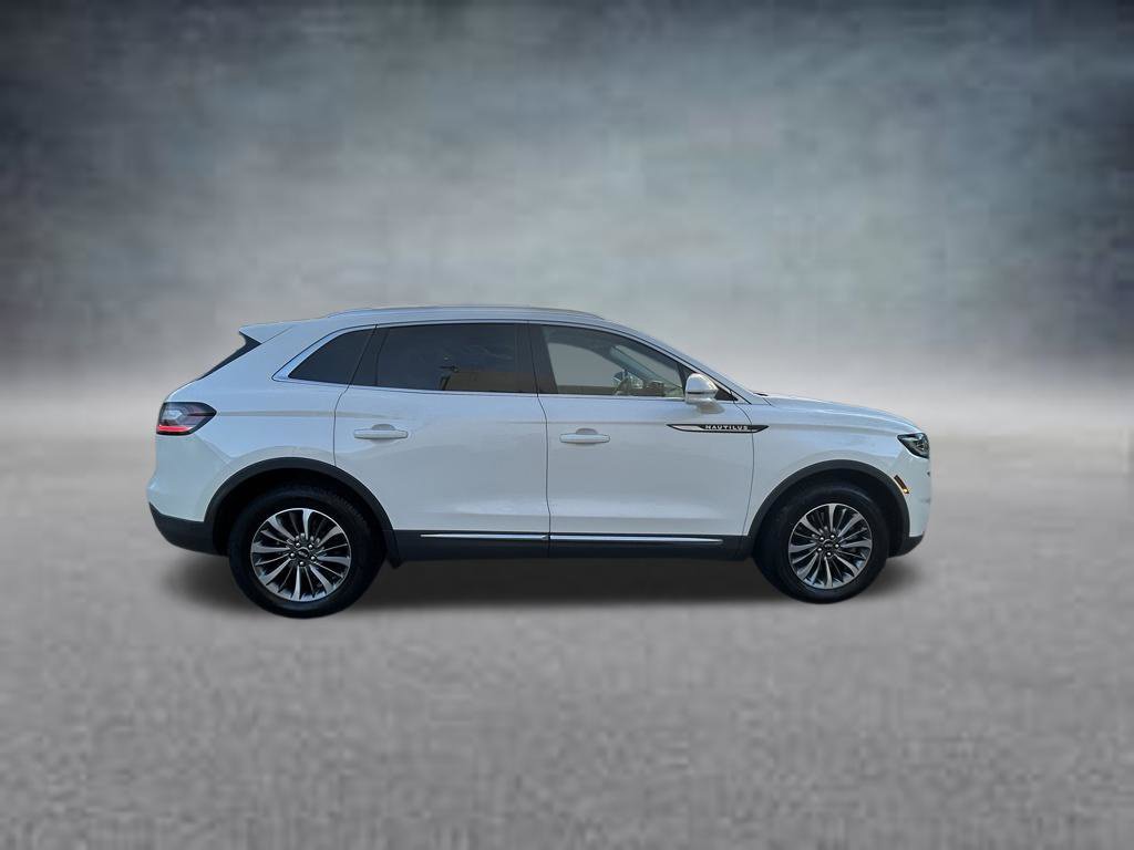 Used 2023 Lincoln Nautilus FWD w/ Premium Package image 3