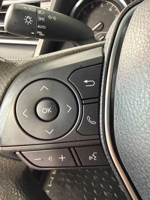 Used 2018 Toyota Camry LE FWD image 19
