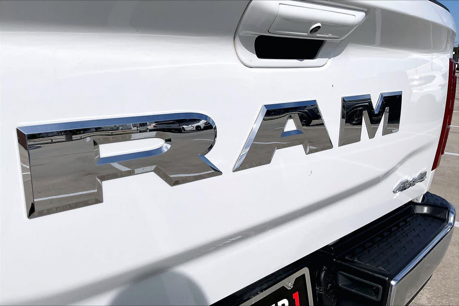 Used 2025 RAM 3500 Laramie AWD/4WD image 31