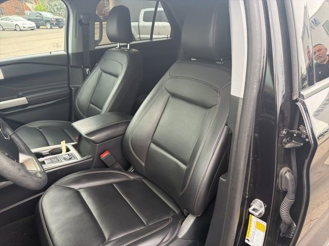 Used 2024 Ford Explorer XLT w/ Equipment Group 202A AWD/4WD image 13