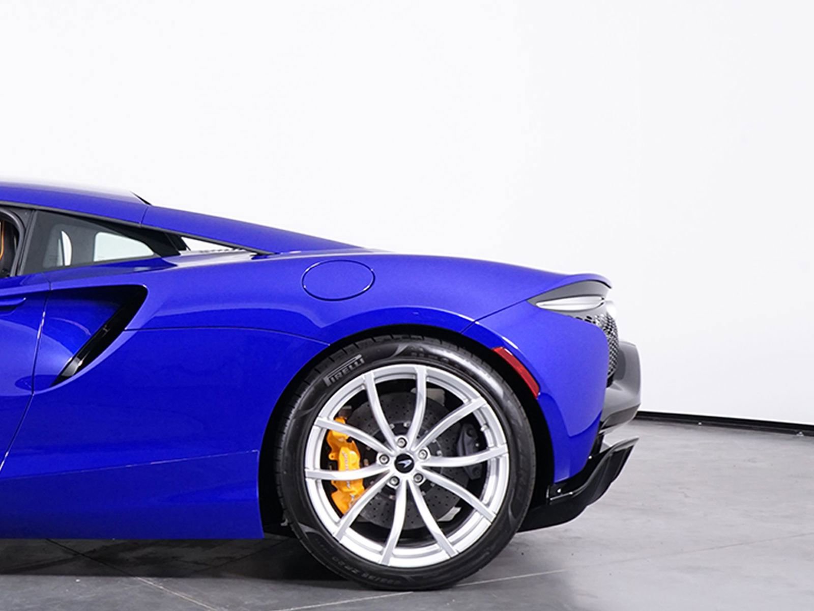 New 2025 McLaren Artura image 21