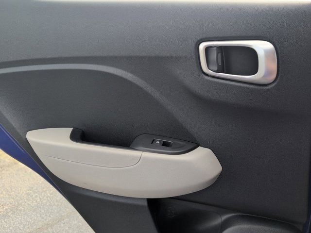 Used 2025 Hyundai Venue SEL FWD image 26