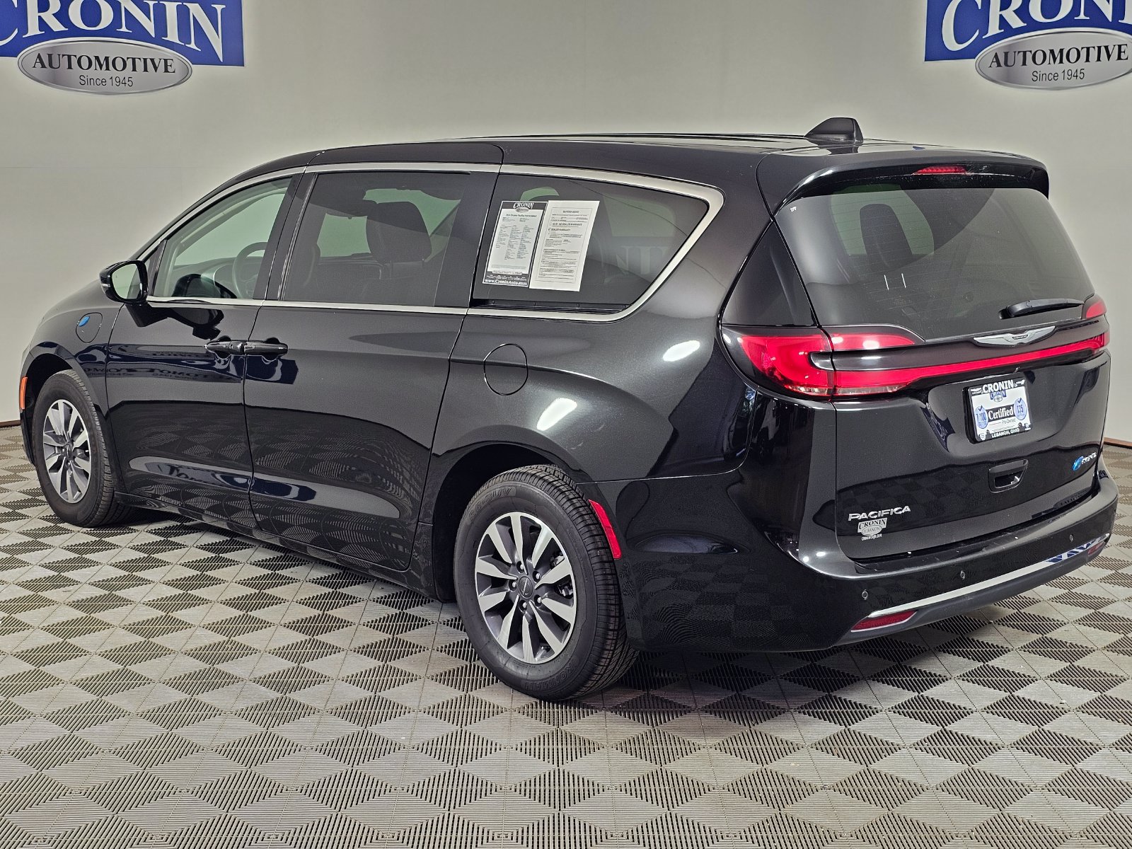 Used 2024 Chrysler Pacifica Limited FWD image 31