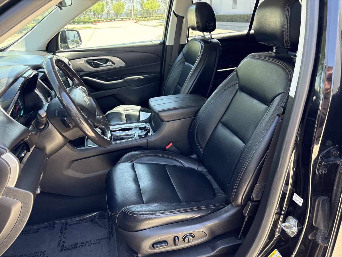 Used 2019 Chevrolet Traverse LT FWD image 21
