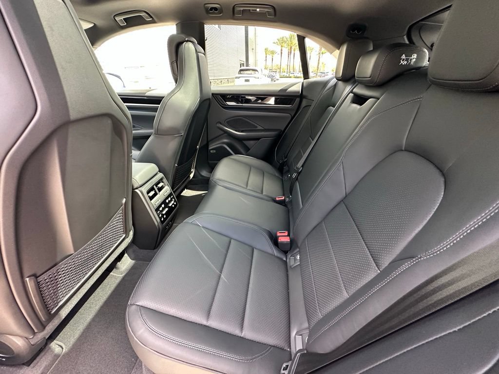Used 2026 Porsche Macan Electric RWD image 37