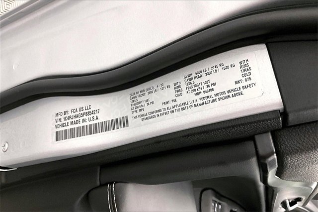 Used 2023 Jeep Grand Cherokee Laredo image 34