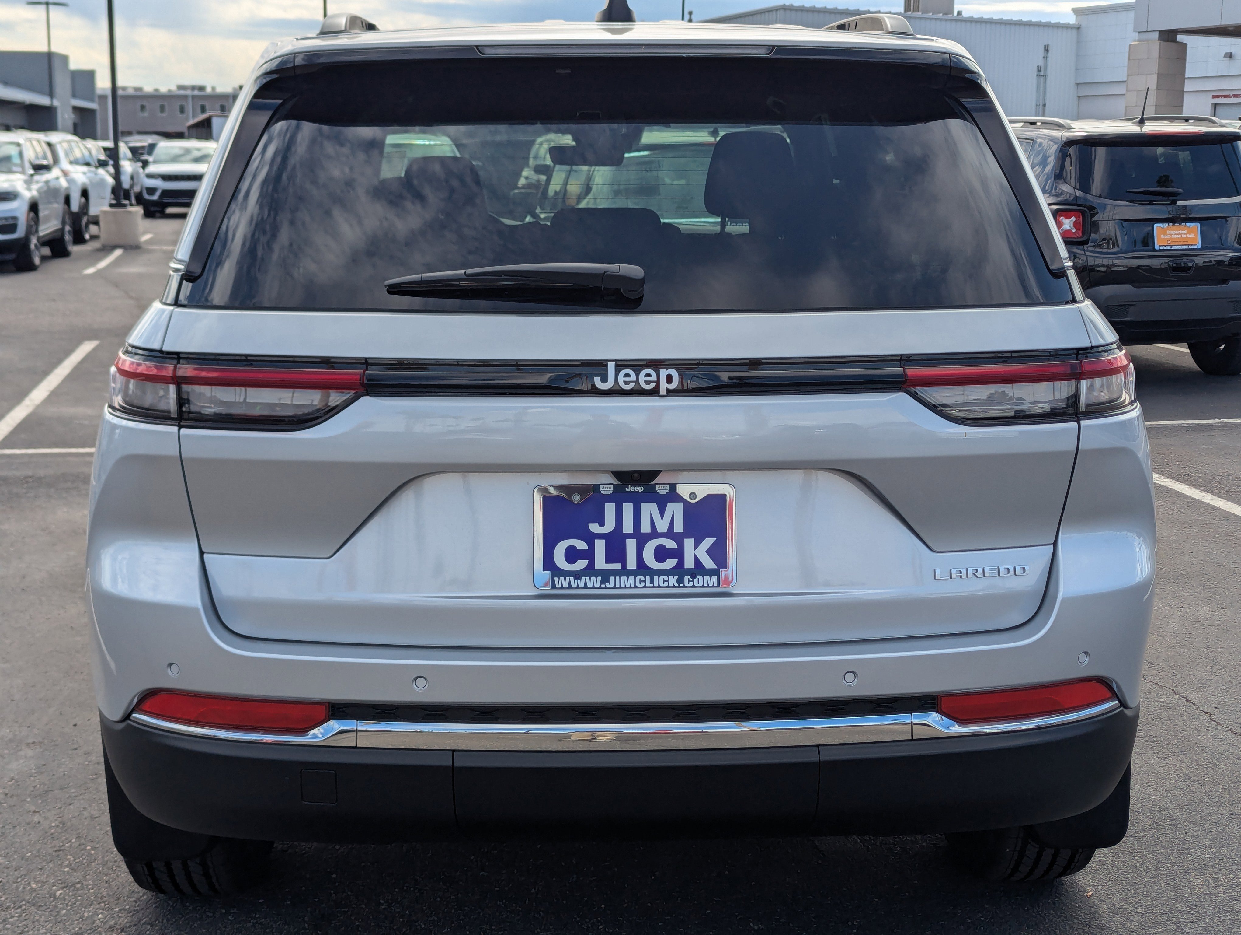 New 2025 Jeep Grand Cherokee Laredo image 3