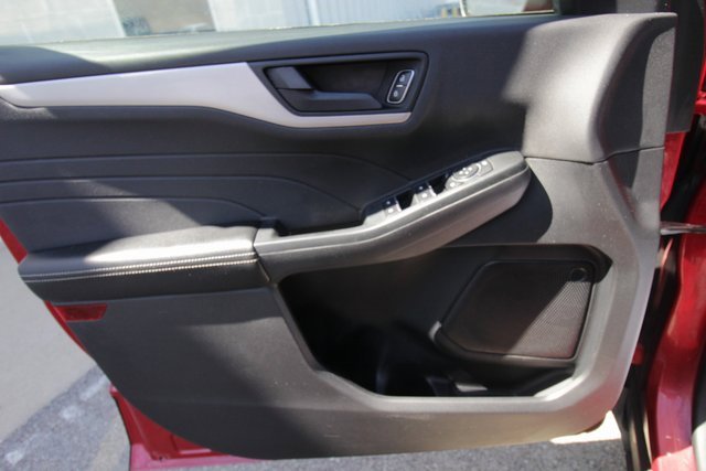 Used 2022 Ford Escape SE w/ SE Sport Appearance Package image 20