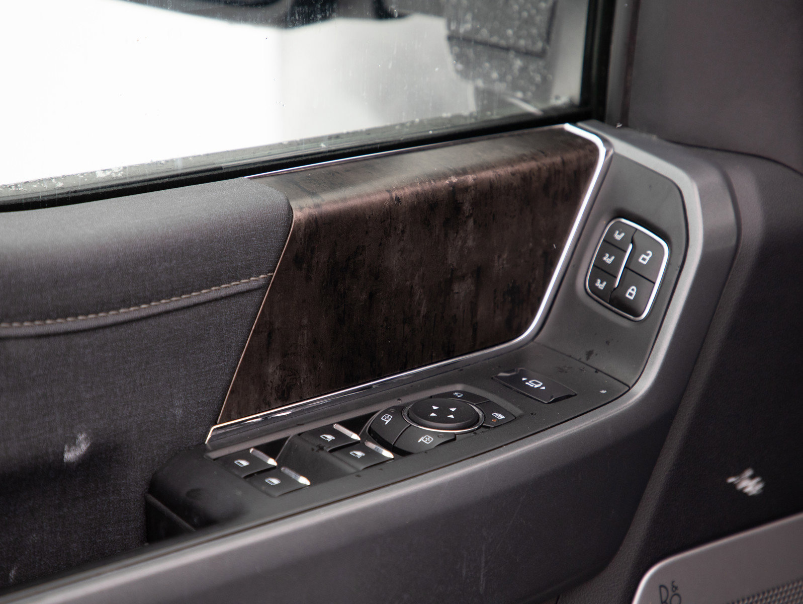 Used 2024 Ford F250 Lariat w/ Sport Appearance Package image 23