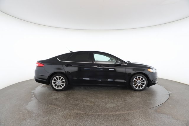 Used 2017 Ford Fusion SE image 22
