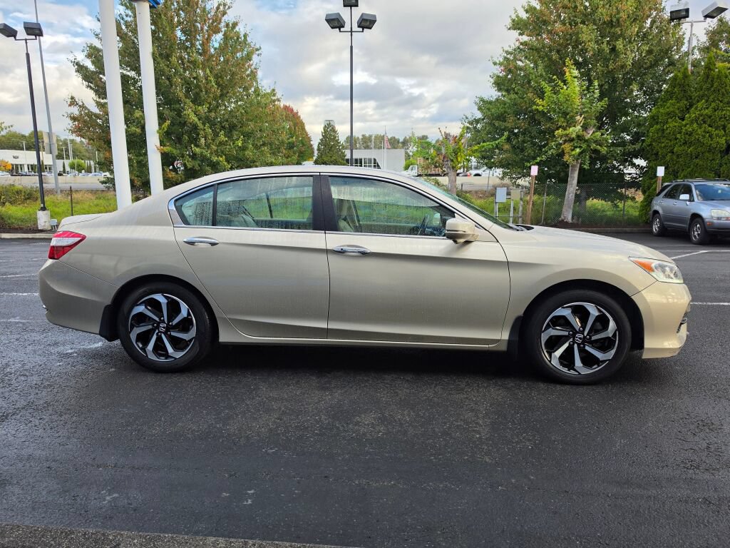 Certified 2017 Honda Accord EX-L image 6