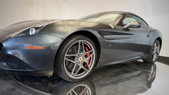 Used 2017 Ferrari California T image 26