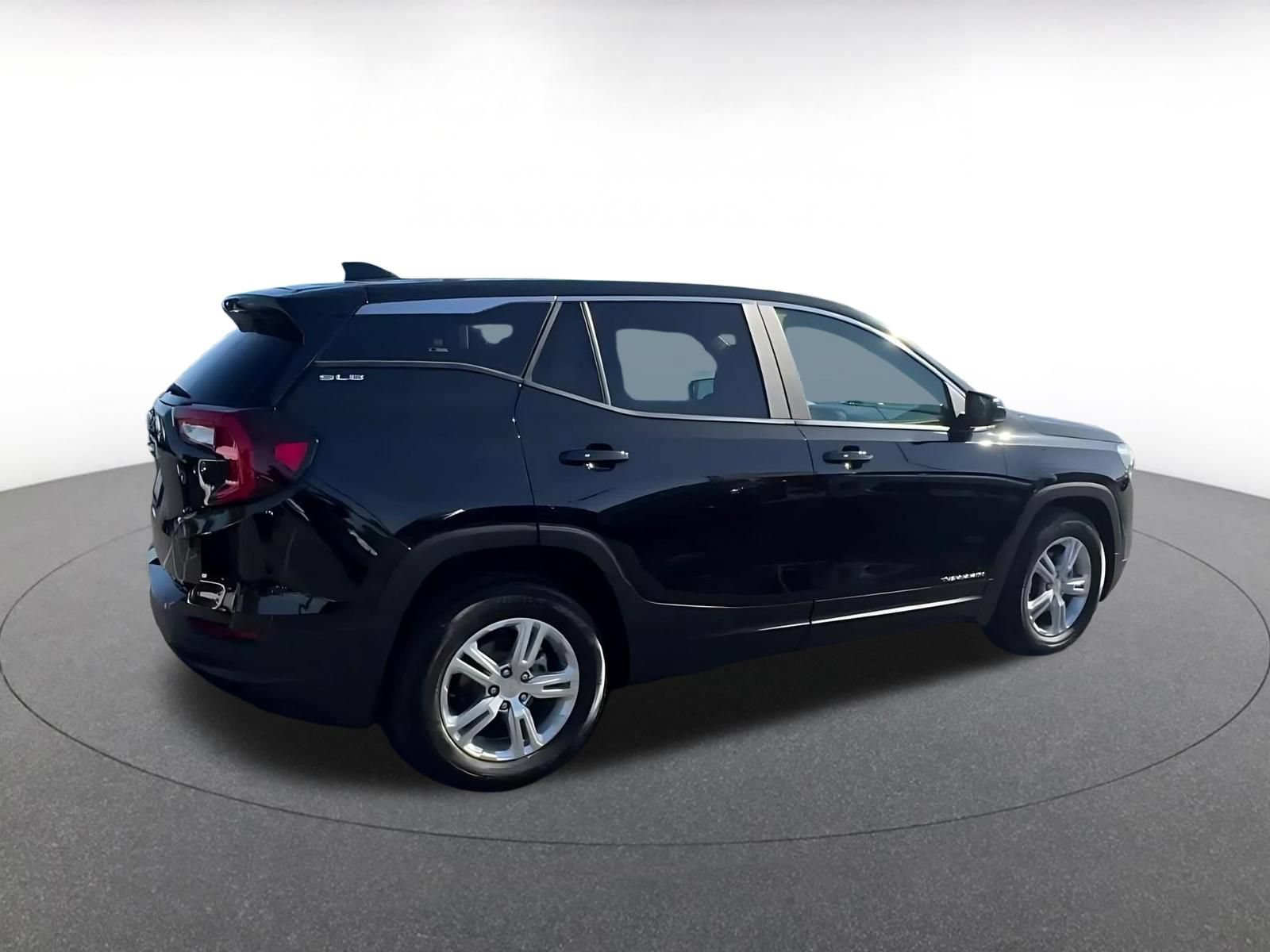 Used 2024 GMC Terrain SLE FWD image 13