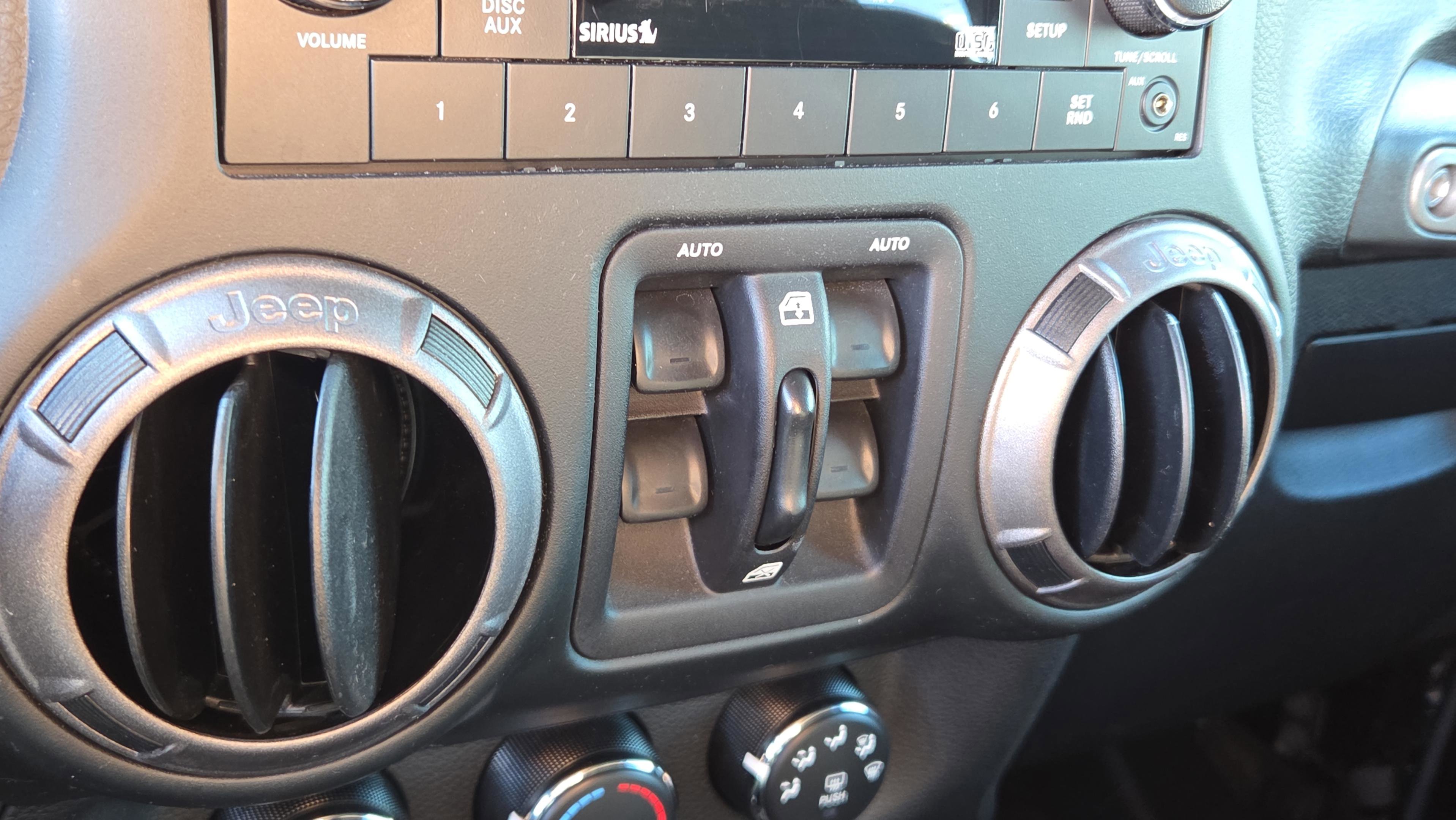 Used 2018 Jeep Wrangler Unlimited Sport S image 18