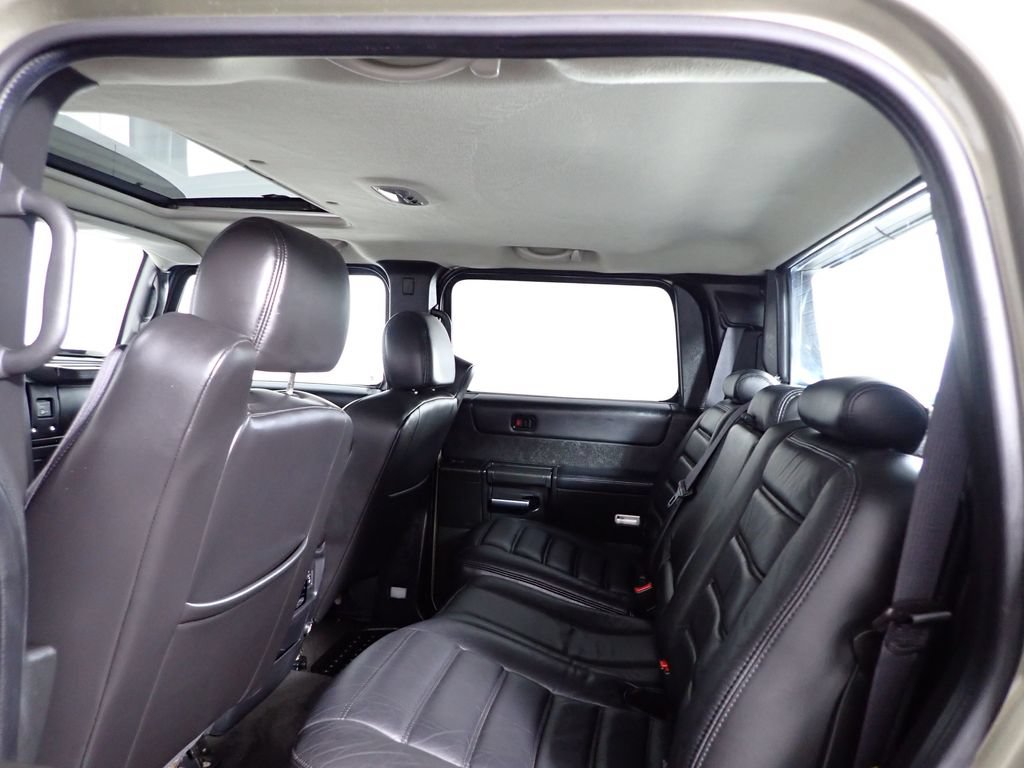Used 2005 HUMMER H2 SUT w/ Preferred Equipment Group AWD/4WD image 34