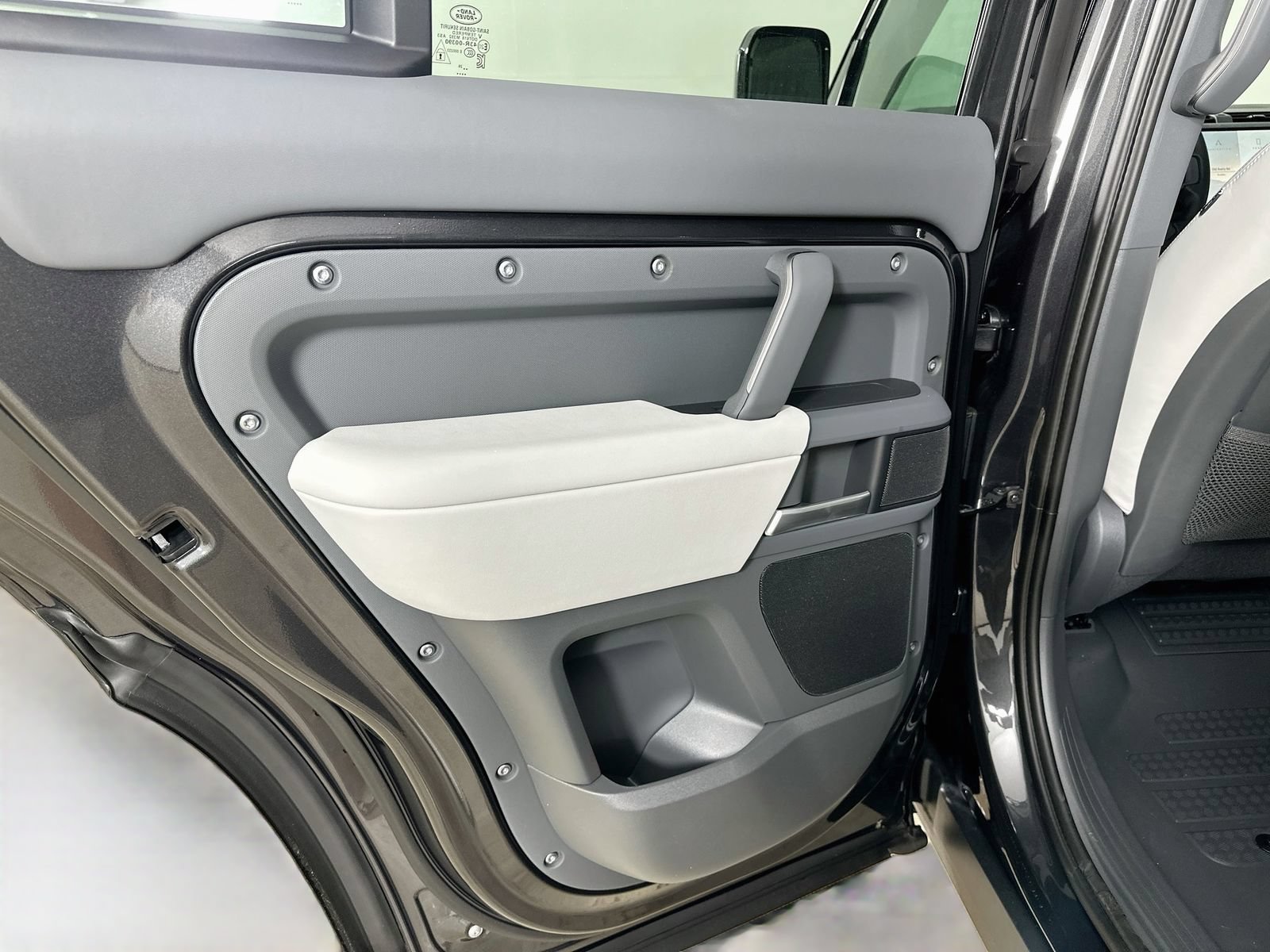 New 2026 Land Rover Defender 130 X-Dynamic SE AWD/4WD image 35