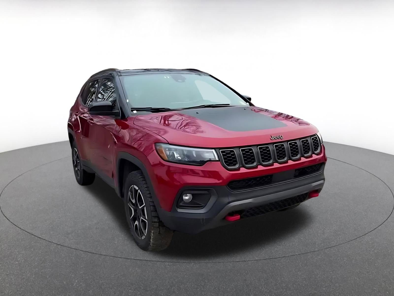 Used 2025 Jeep Compass Trailhawk image 3