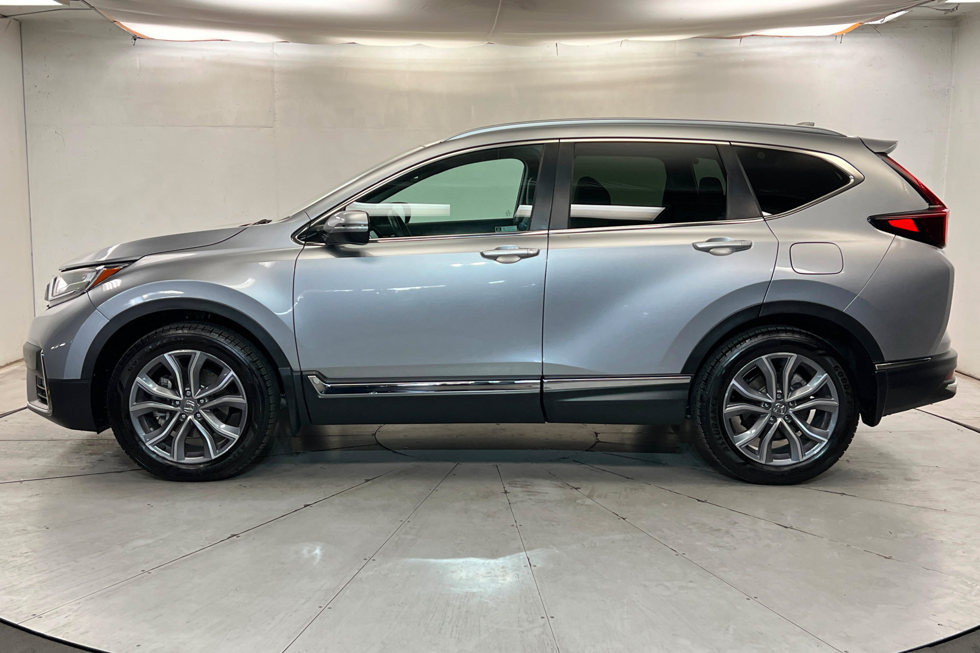 Used 2022 Honda CR-V Touring image 2