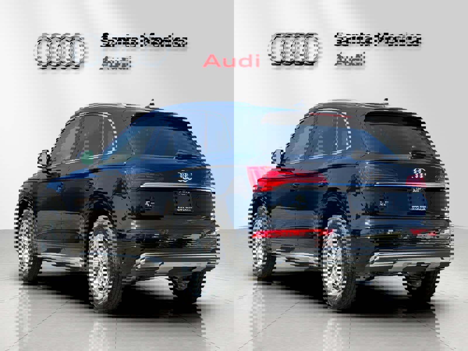 Used 2023 Audi Q5 2.0T Premium w/ Convenience Package image 6