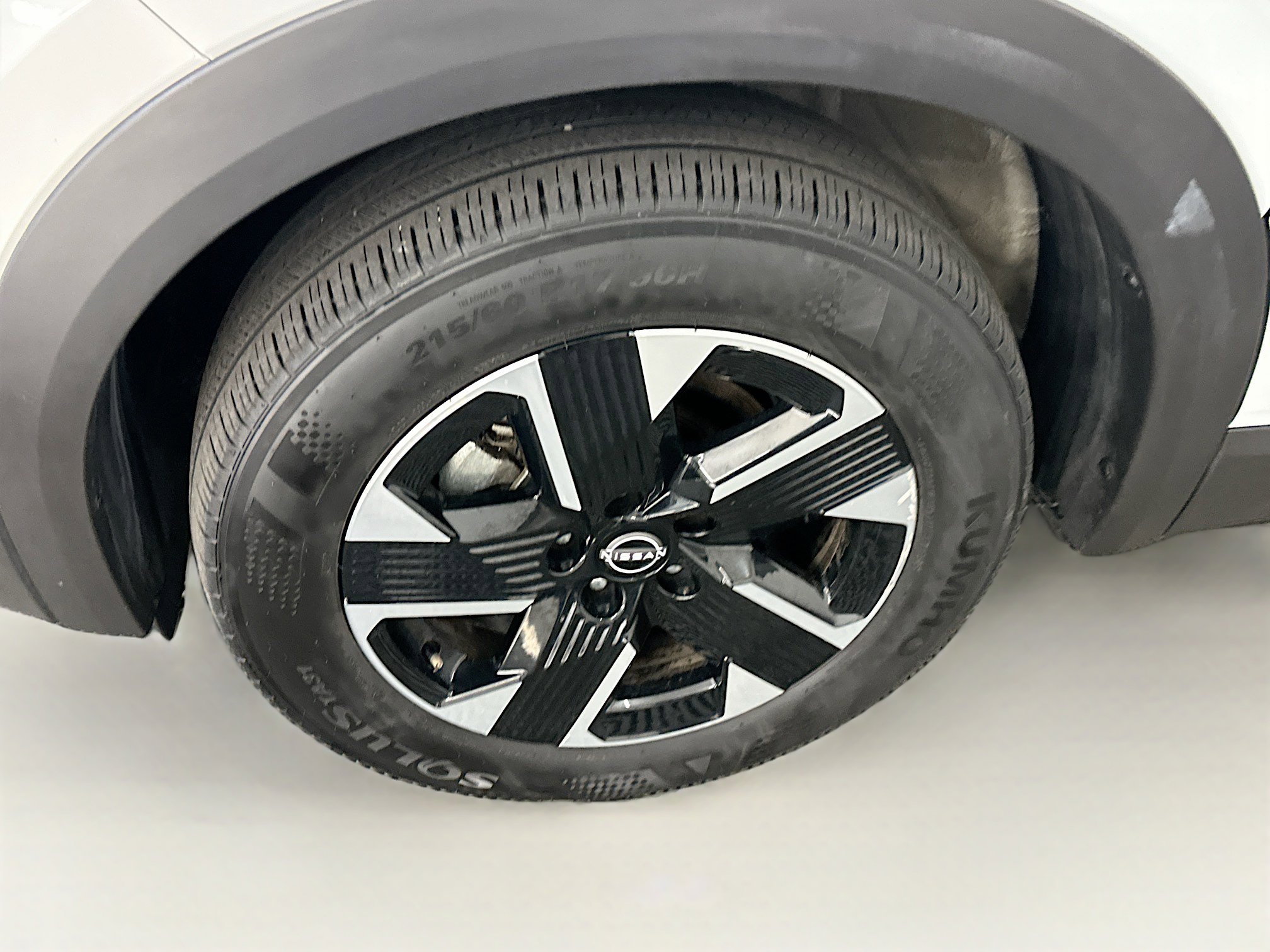 Used 2025 Nissan Kicks SV image 11