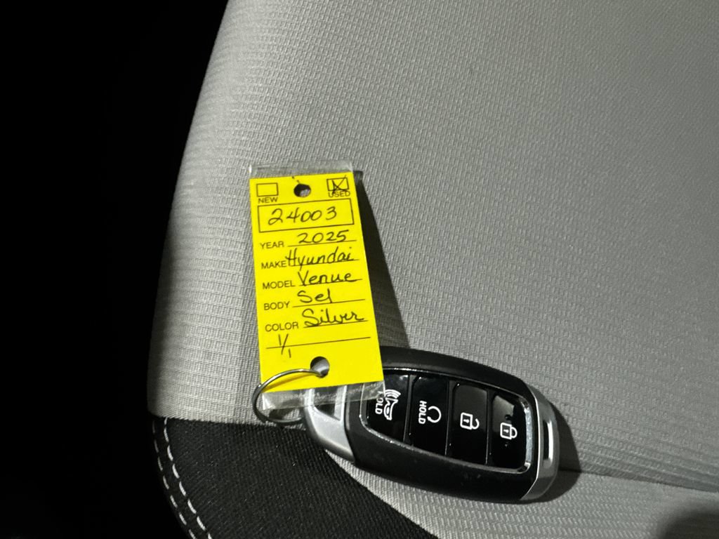 Used 2025 Hyundai Venue SEL FWD image 37