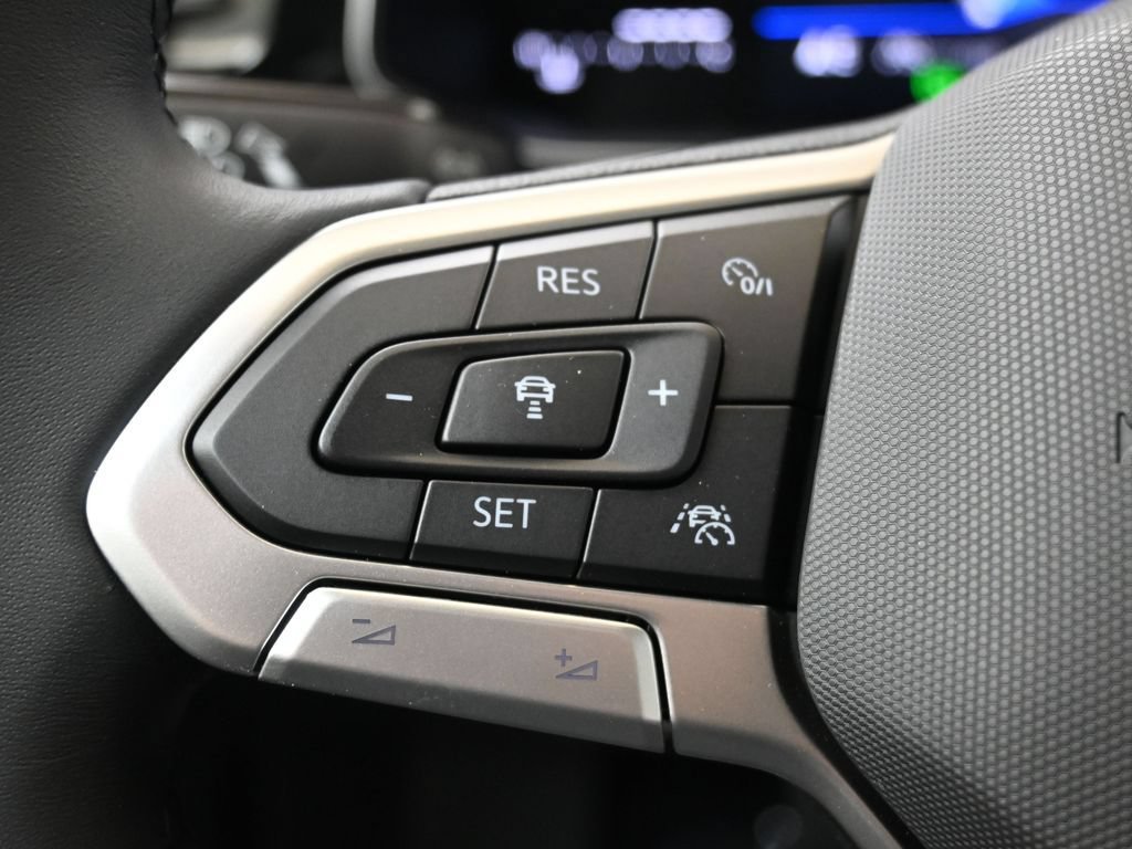 Used 2026 Volkswagen Jetta SE FWD image 25