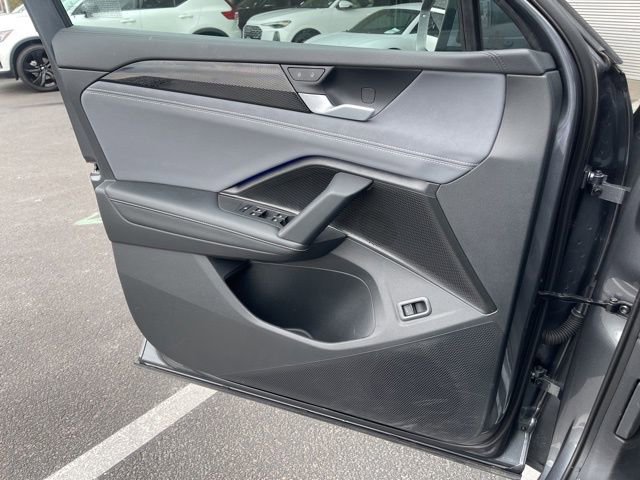 Certified 2025 Volkswagen Tiguan SE image 13