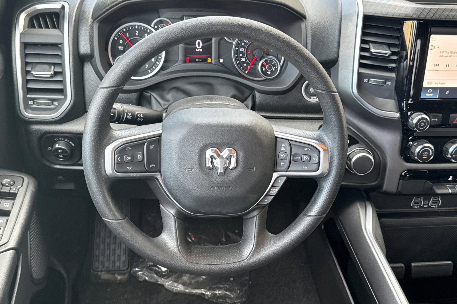 New 2026 RAM 1500 4x4 Crew Cab image 13