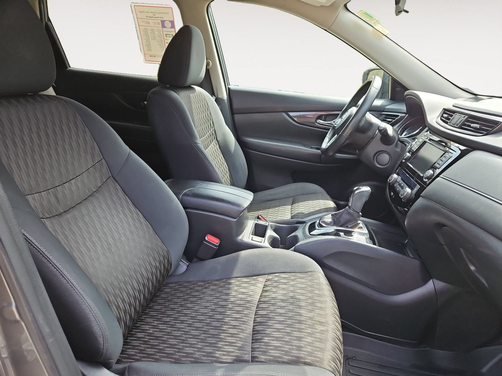 Used 2018 Nissan Rogue SV AWD/4WD image 15
