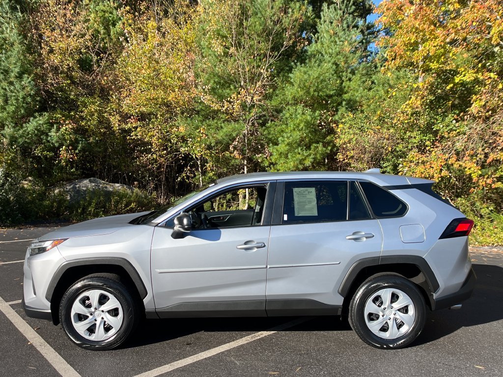 Used 2024 Toyota RAV4 LE AWD/4WD image 2