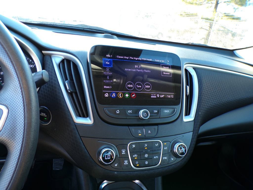 Used 2024 Chevrolet Malibu LT image 14