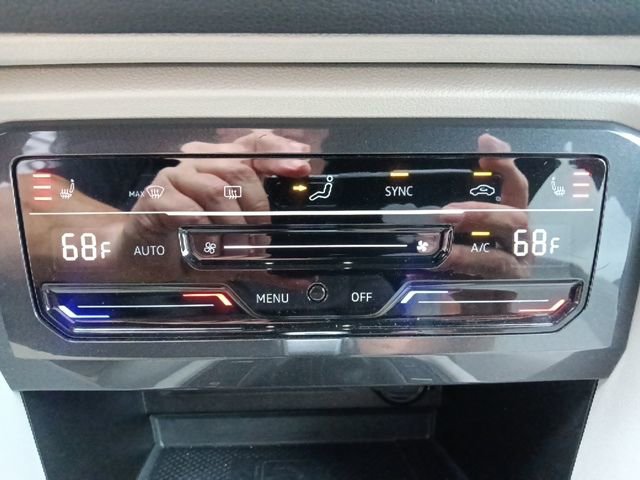 Used 2023 Volkswagen Tiguan SE R-Line image 24