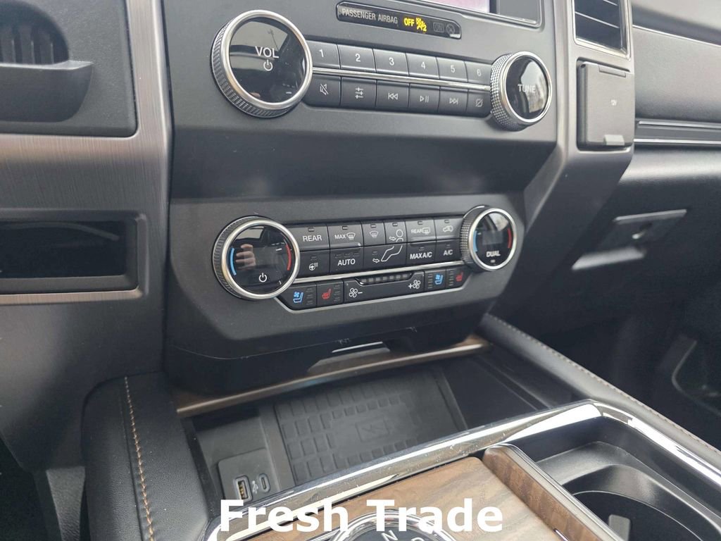Used 2020 Ford Expedition Platinum image 16