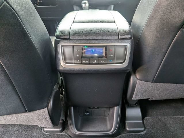 Used 2019 Toyota Highlander XLE FWD image 17
