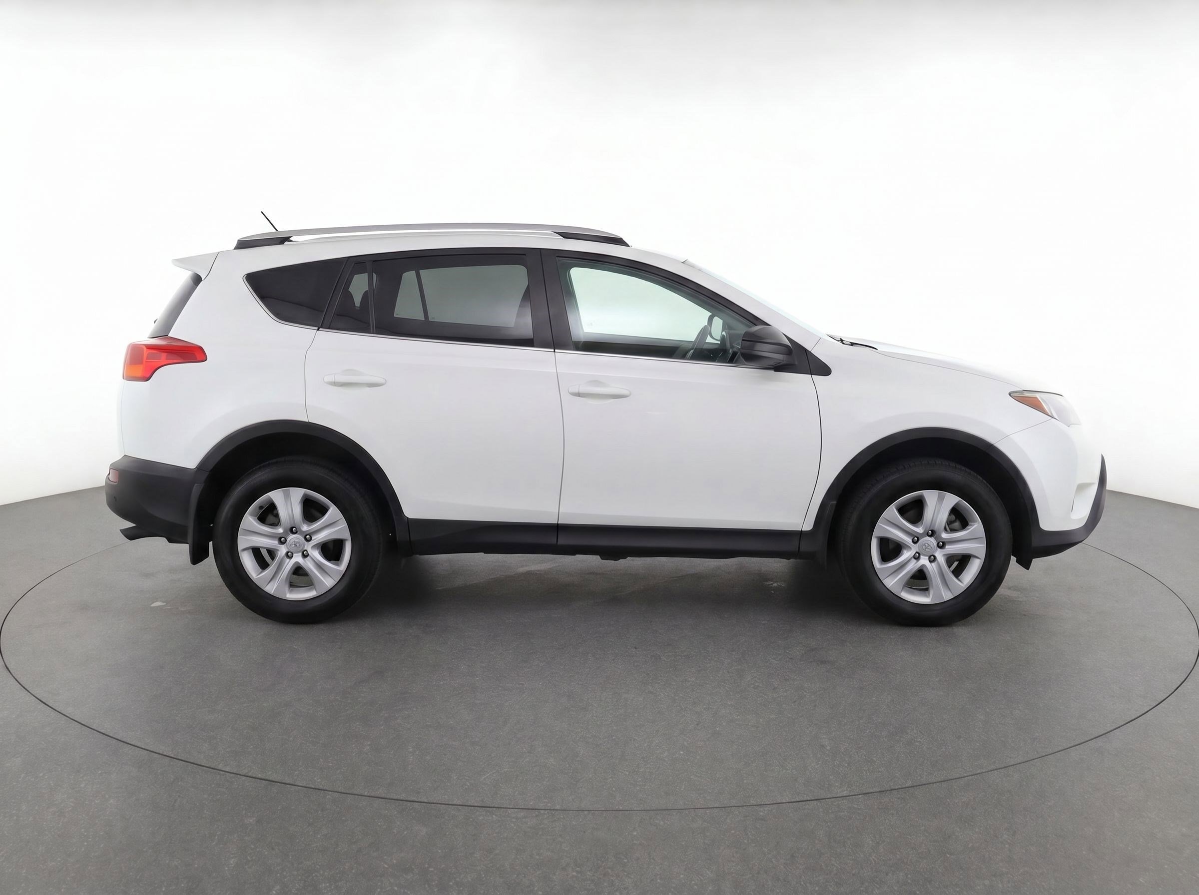 Used 2015 Toyota RAV4 LE AWD/4WD image 8