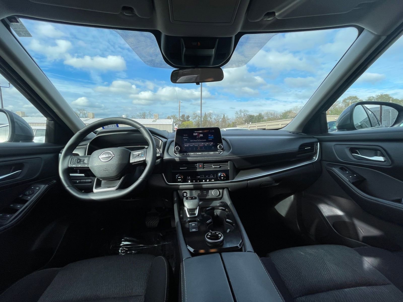 Used 2025 Nissan Rogue SV image 35