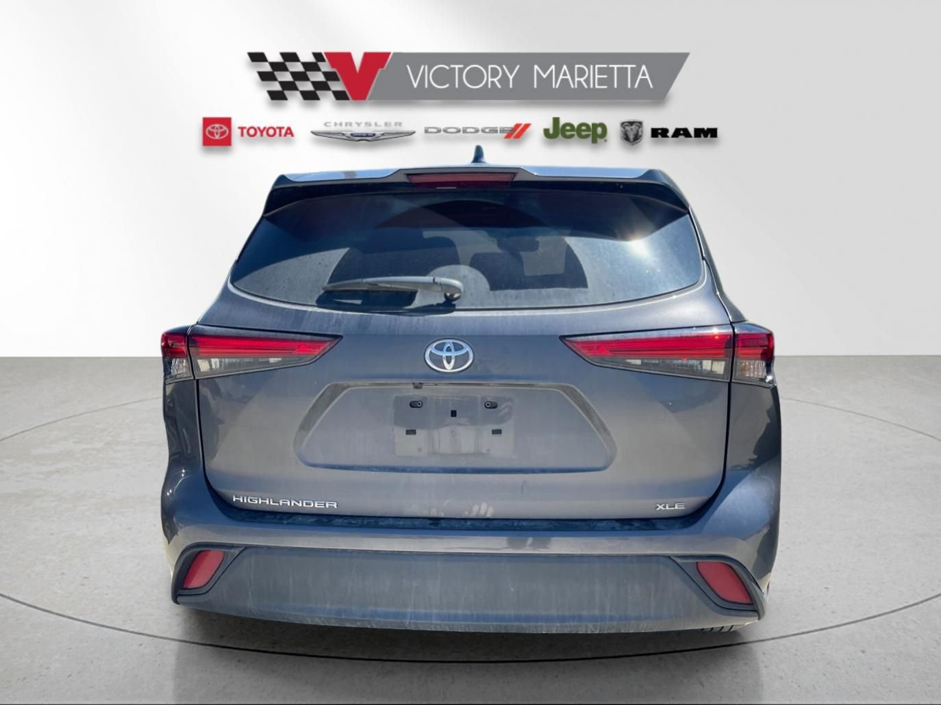 Used 2023 Toyota Highlander XLE FWD image 3
