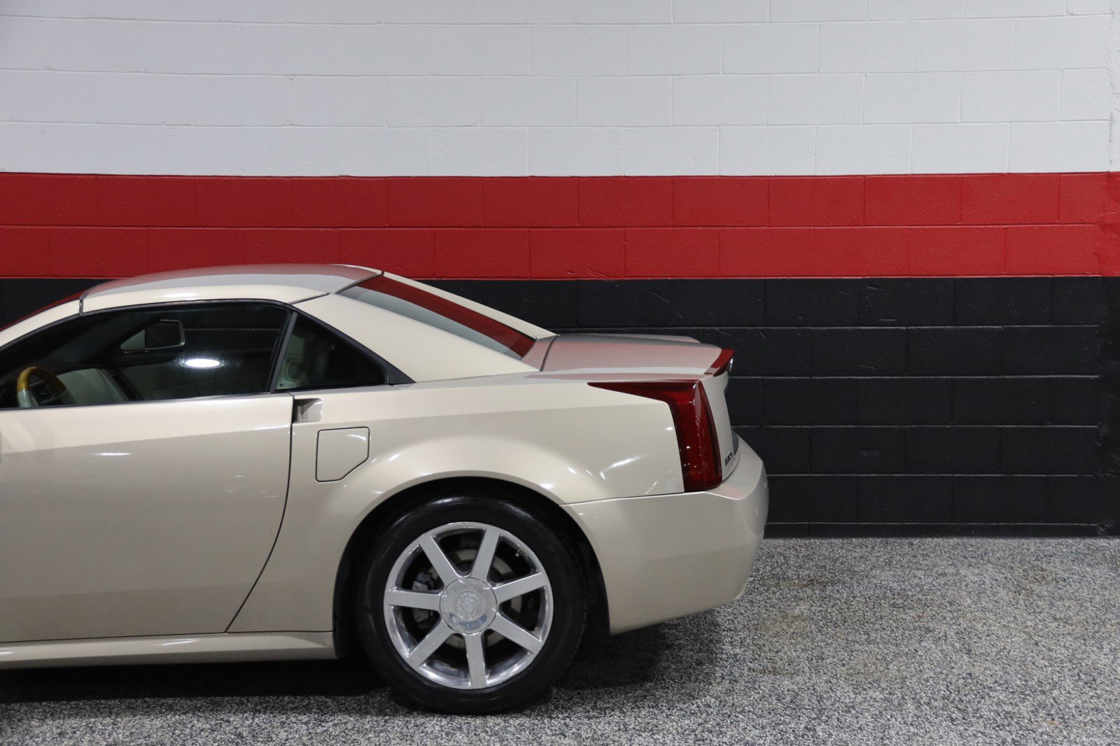 Used 2006 Cadillac XLR 2dr Convertible image 22