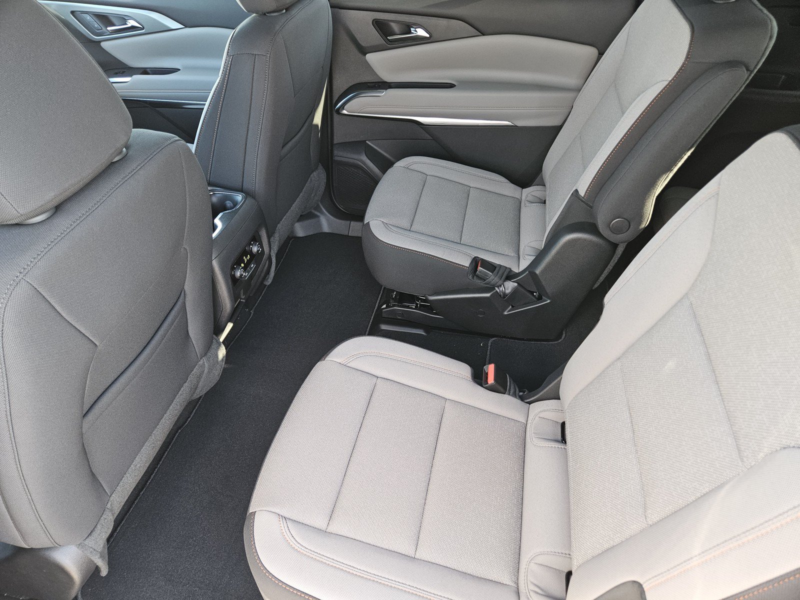 New 2027 Chevrolet Traverse LT w/ Driver Confidence Package FWD image 19