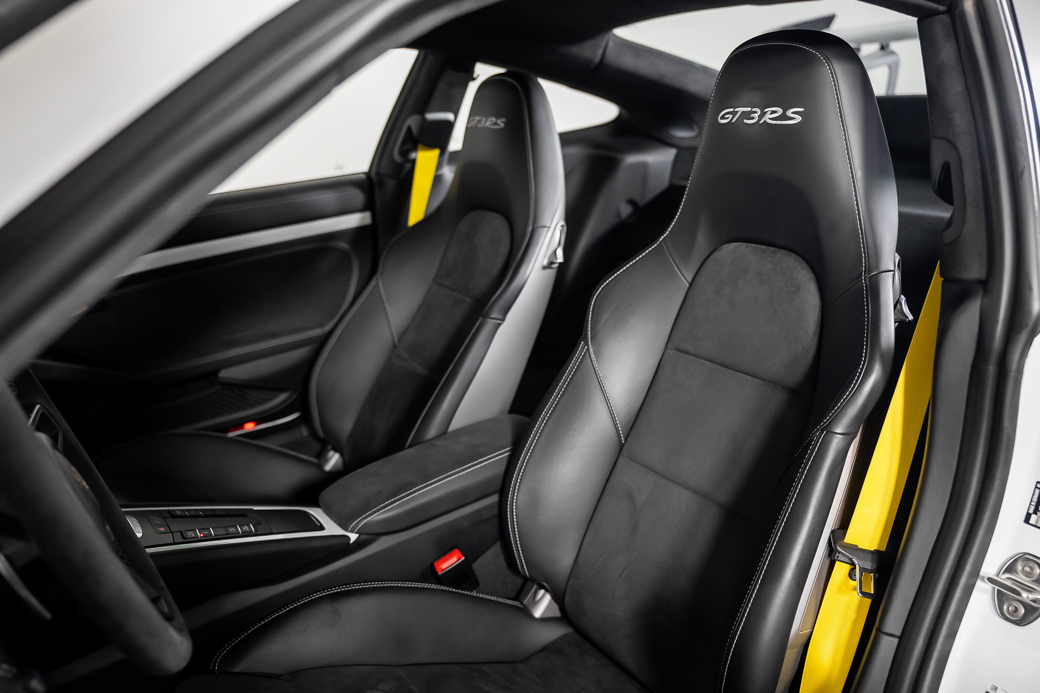 Used 2019 Porsche 911 GT3 RS RWD image 3
